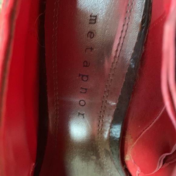 Size 6 red metaphor shoe - Picture 4 of 5
